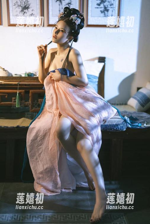 鹿八岁baby 足球少女的私房图集,鹿八岁baby真会玩儿,运动和美丽结合得真妙!